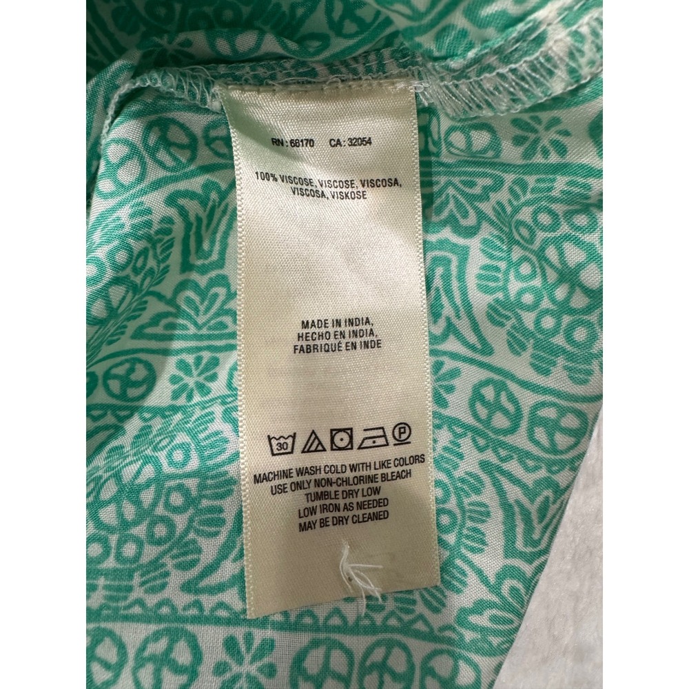 Green White Geometric Medallion Print Sleeveless Pintuck Button Front Tunic Top - Picture 4 of 4